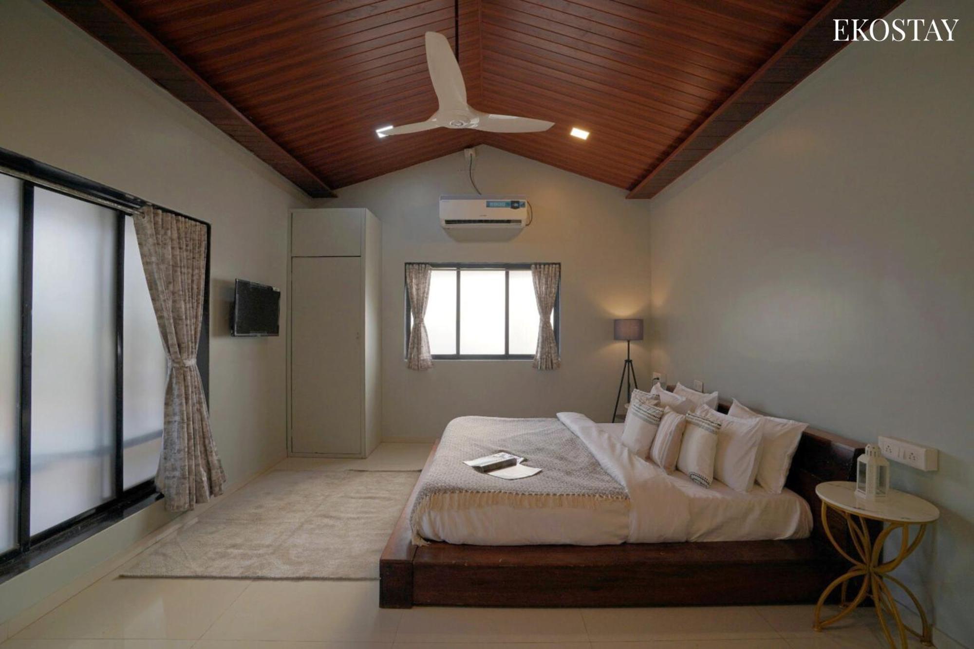 Ekostay Gold Palm Estate I Cricket Turf I Rain Dance I 2 Acre Property 카르자트 외부 사진